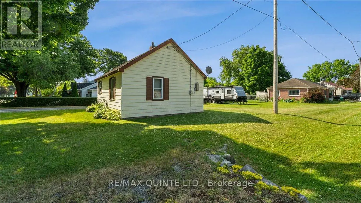 23 Fawcett Avenue, Prince Edward County, Ontario  K0K 2T0 - Photo 3 - X12250366