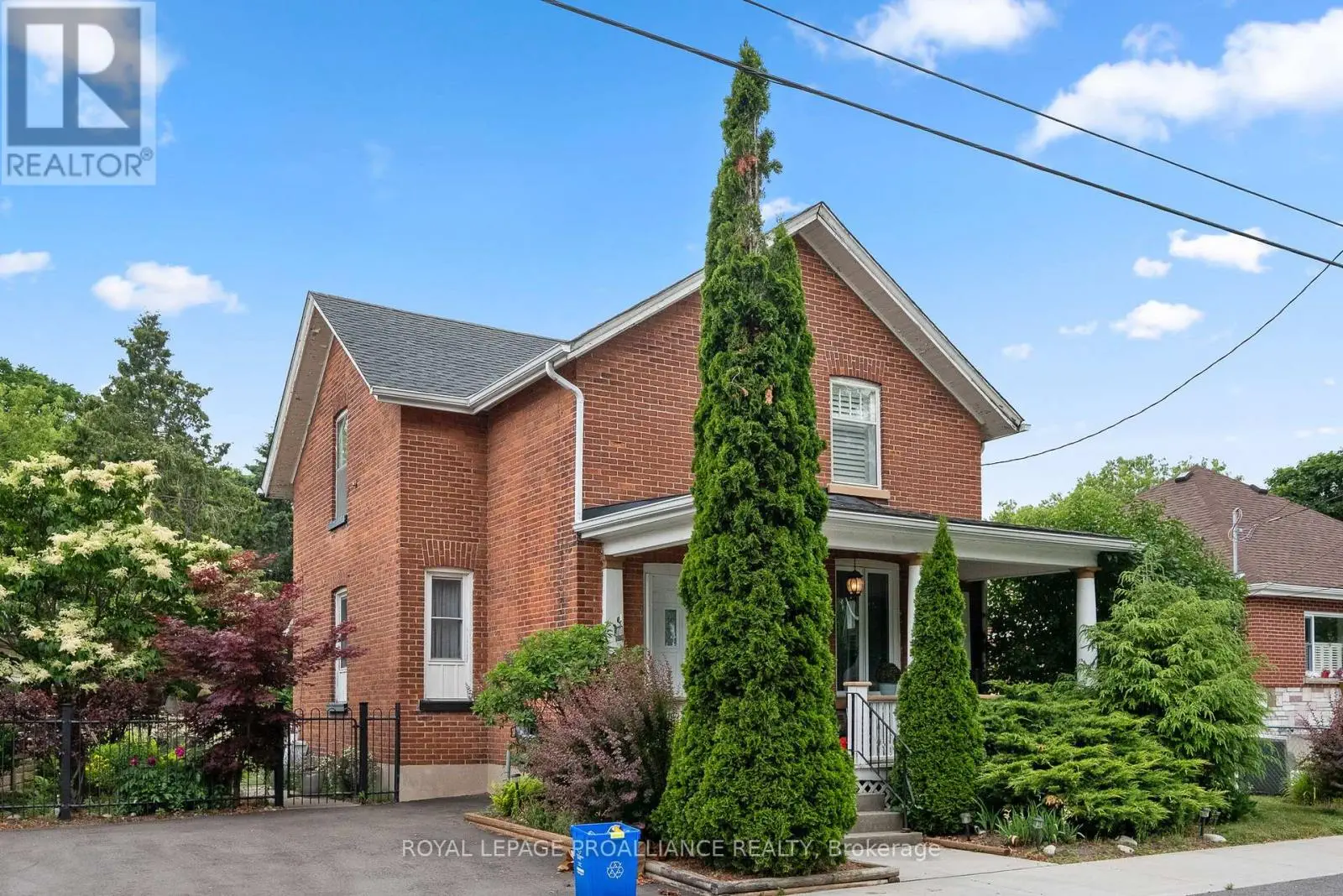 383 Mathew Street, Cobourg, Ontario  K9A 3E6 - Photo 2 - X12250420