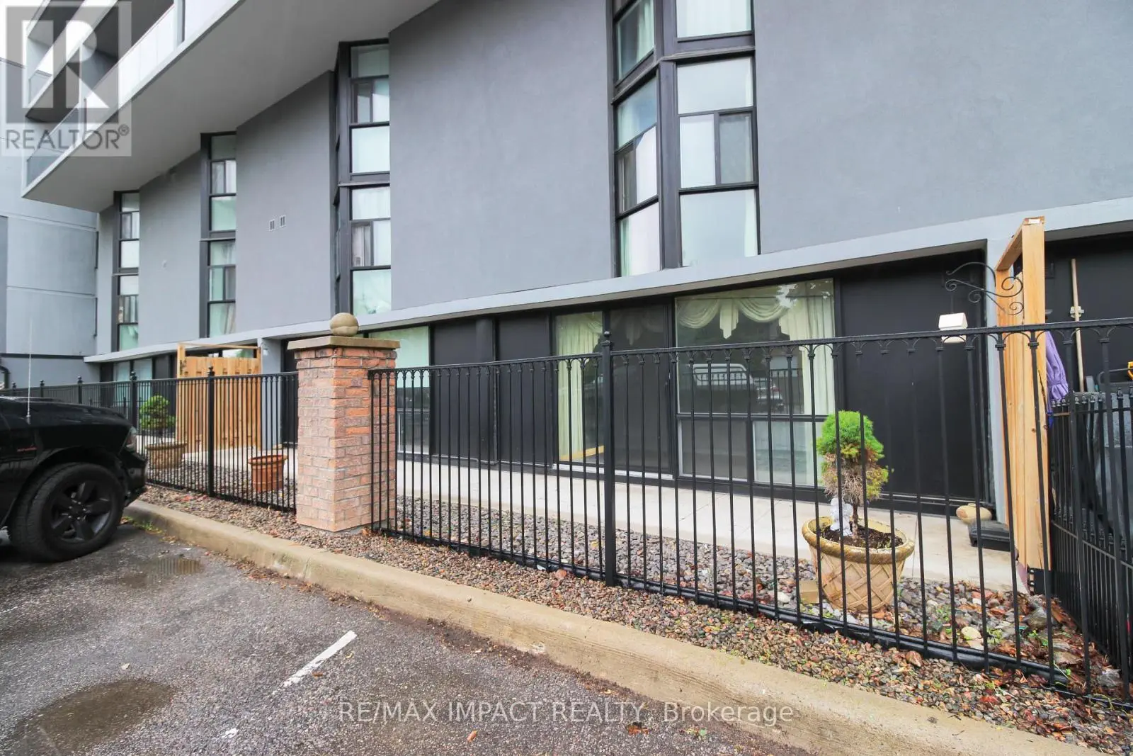 112 - 454 Centre Street S, Oshawa, Ontario  L1H 4C2 - Photo 3 - E12250458