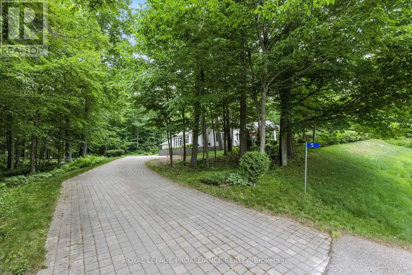 5 Paige Court, Hamilton Township, Ontario  K9A 0W6 - Photo 2 - X12250594