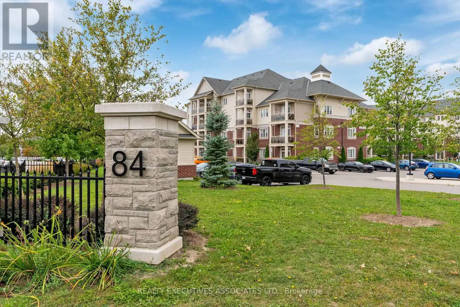 411 - 84 Aspen Springs Drive, Clarington, Ontario  L1C 0V3 - Photo 1 - E12252671