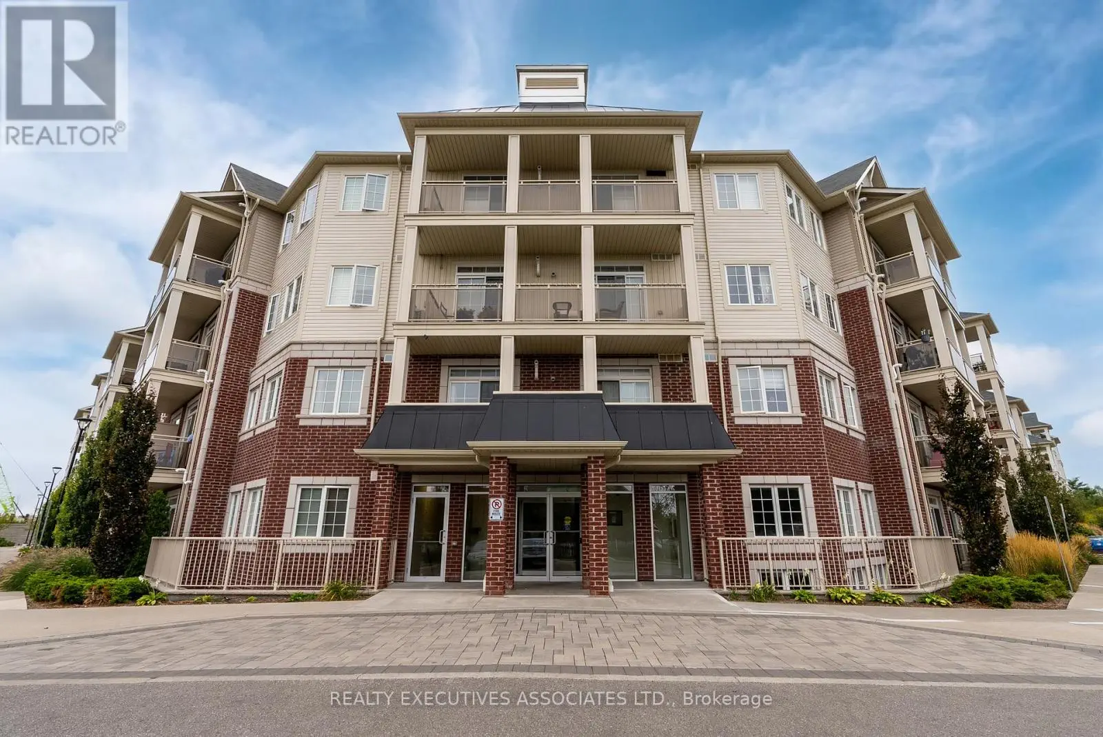411 - 84 Aspen Springs Drive, Clarington, Ontario  L1C 0V3 - Photo 2 - E12252671