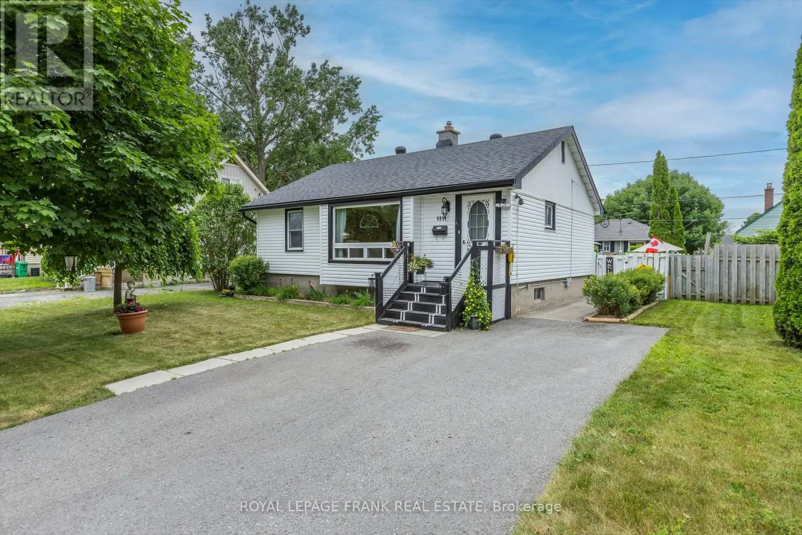 689 Hawley Street, Peterborough South, Ontario  K9J 4C7 - Photo 1 - X12252884