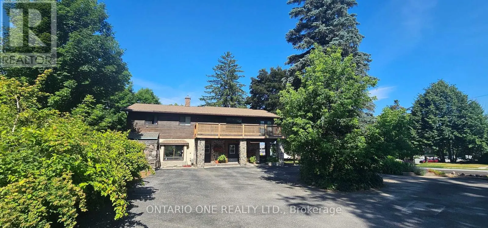 811 Bay Street, Gravenhurst, Ontario  P1P 1G7 - Photo 2 - X12252949
