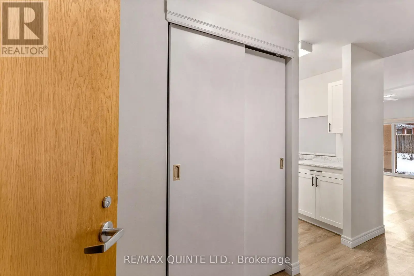 105 - 20 Fourth Avenue, Quinte West, Ontario  K8V 5N3 - Photo 2 - X12252961