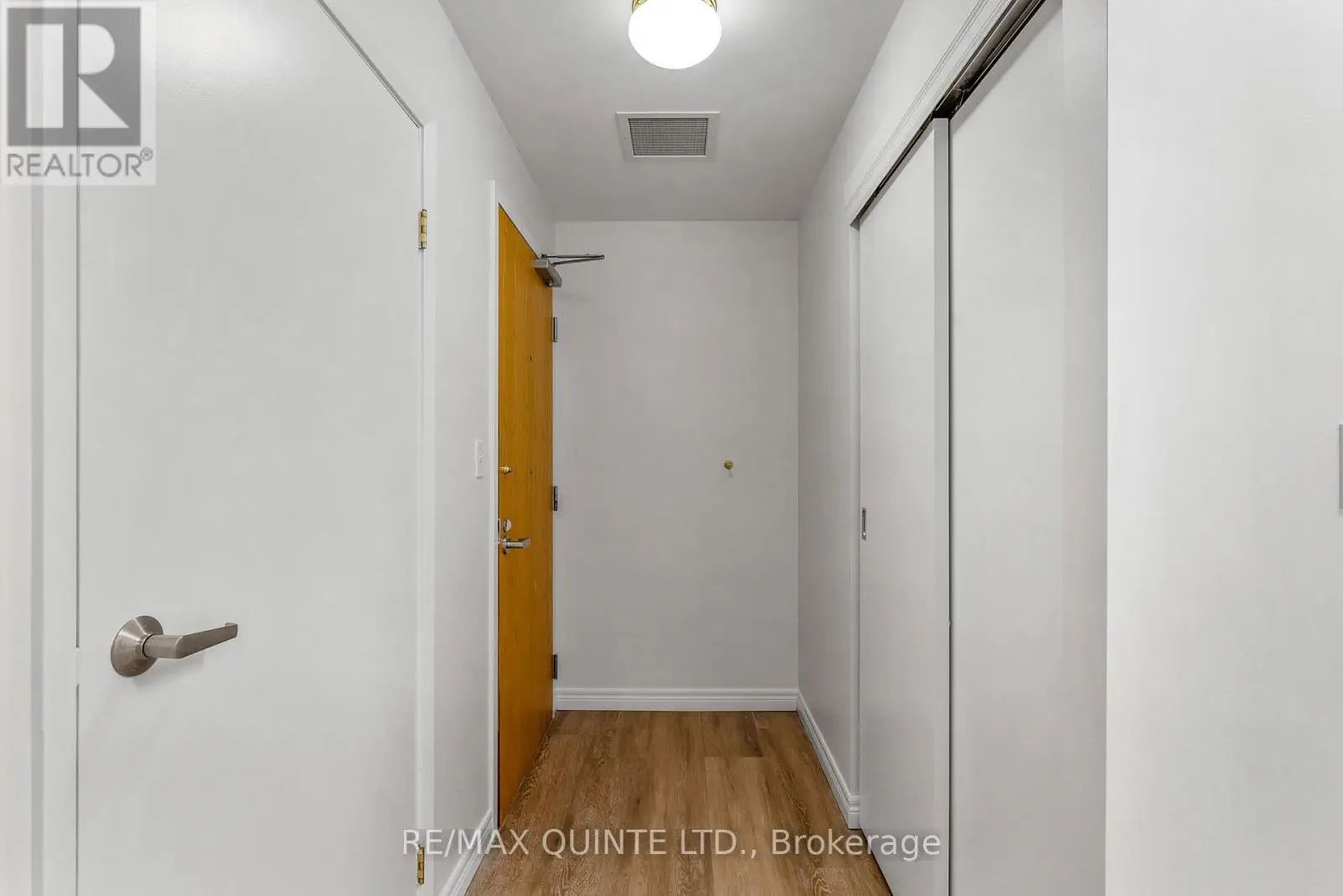 105 - 20 Fourth Avenue, Quinte West, Ontario  K8V 5N3 - Photo 3 - X12252961
