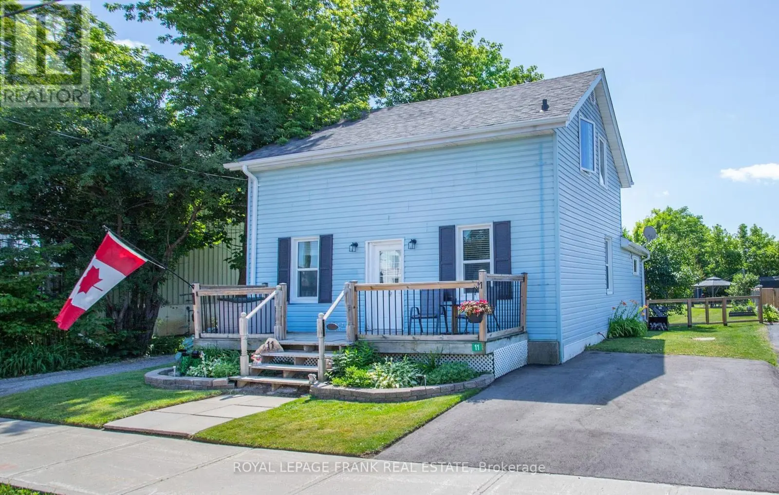 11 Whiteside Street, Kawartha Lakes, Ontario  K0M 2C0 - Photo 1 - X12253296