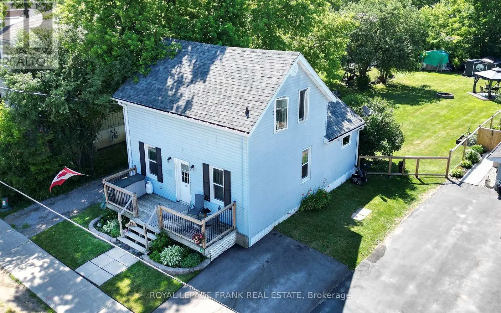 11 Whiteside Street, Kawartha Lakes, Ontario  K0M 2C0 - Photo 3 - X12253296