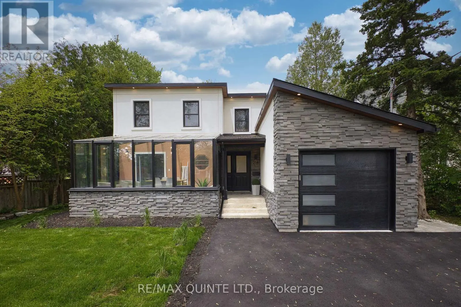 214 Victoria Avenue, Belleville, Ontario  K8N 2C3 - Photo 1 - X12253365