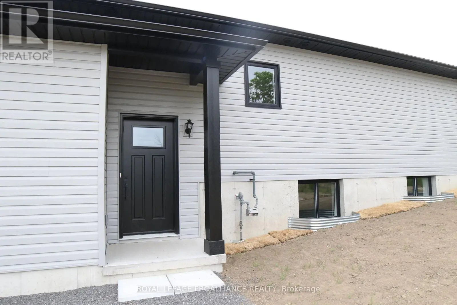 160b Sienna Avenue, Belleville, Ontario  K8P 0H3 - Photo 2 - X12253799