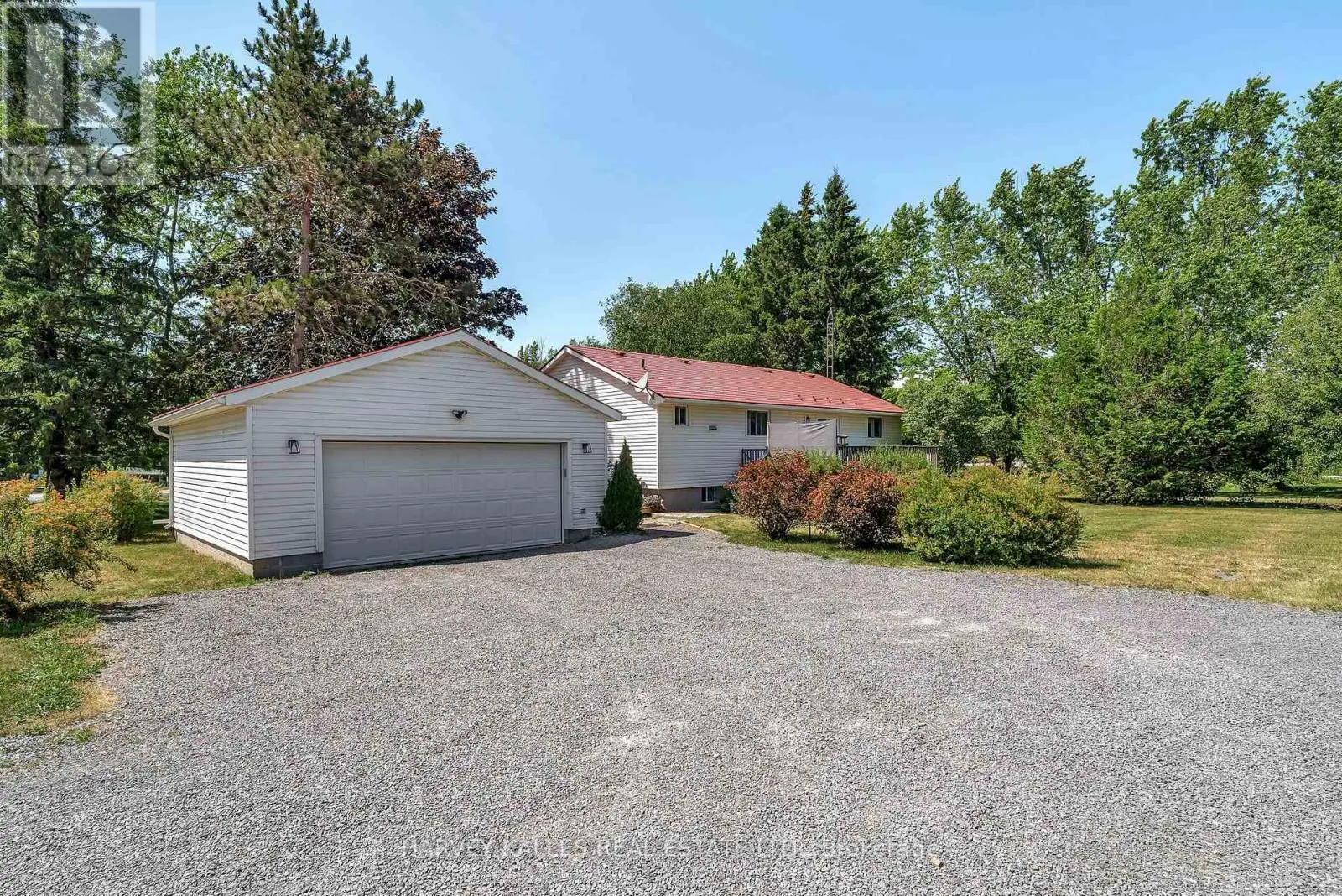 17 Kleinsteuber Park Road, Prince Edward County, Ontario  K0K 2T0 - Photo 2 - X12254036