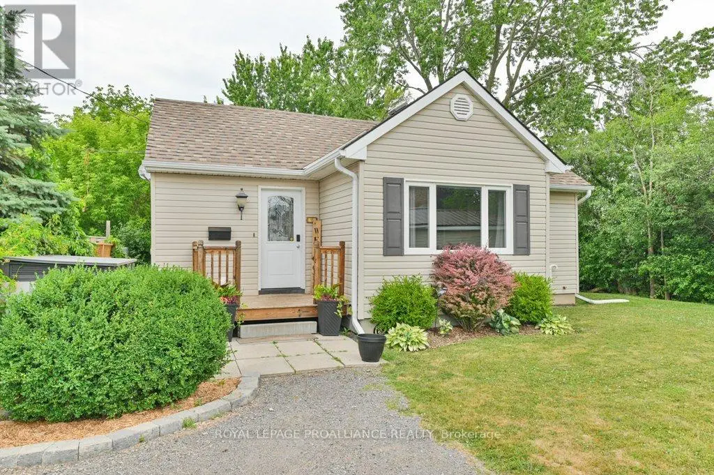 17 HOLDEN STREET, Belleville, Ontario