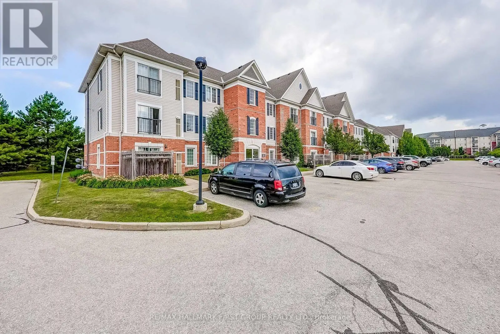 311 - 94 Aspen Springs Drive, Clarington, Ontario  L1C 5N4 - Photo 1 - E12255547
