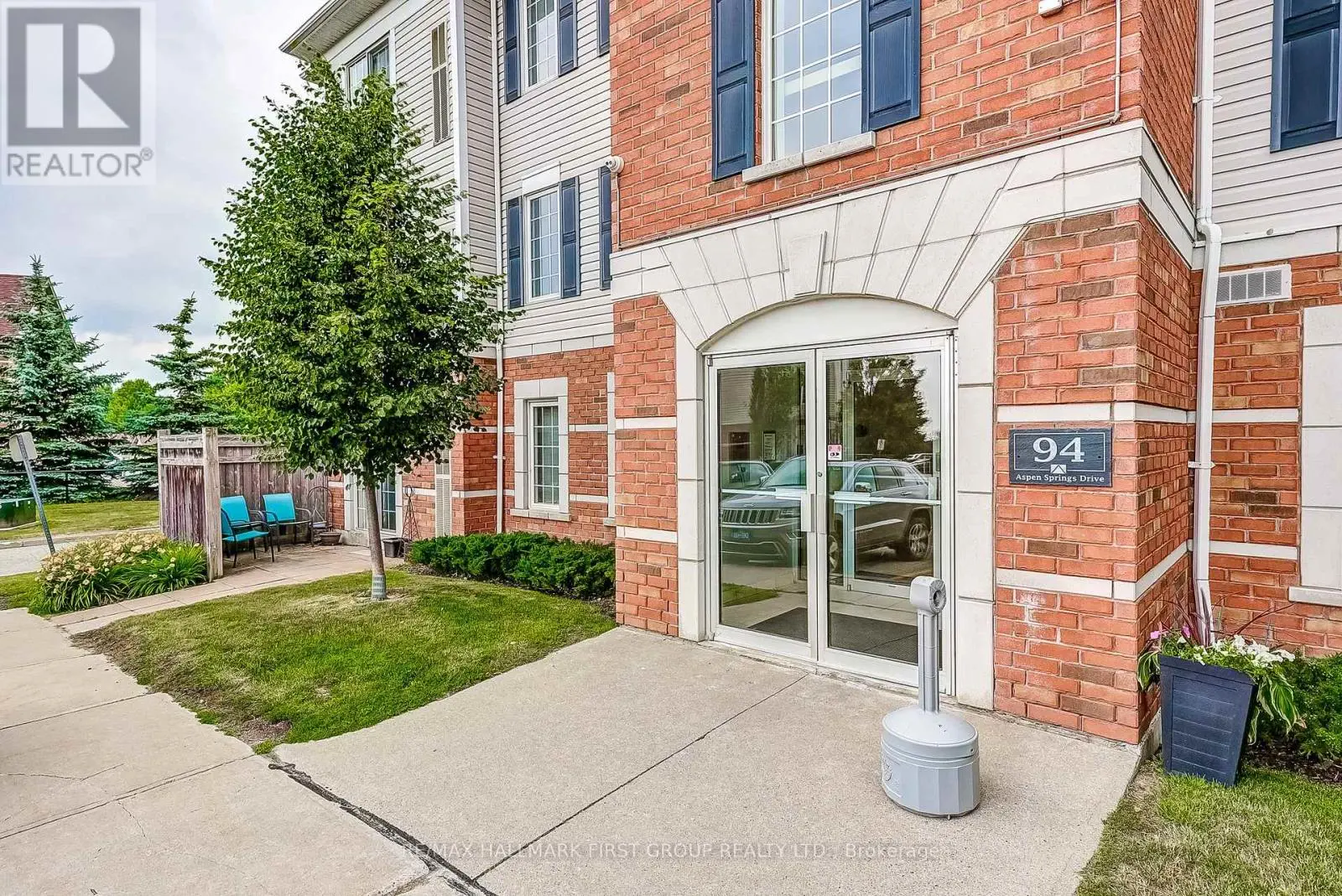 311 - 94 Aspen Springs Drive, Clarington, Ontario  L1C 5N4 - Photo 3 - E12255547