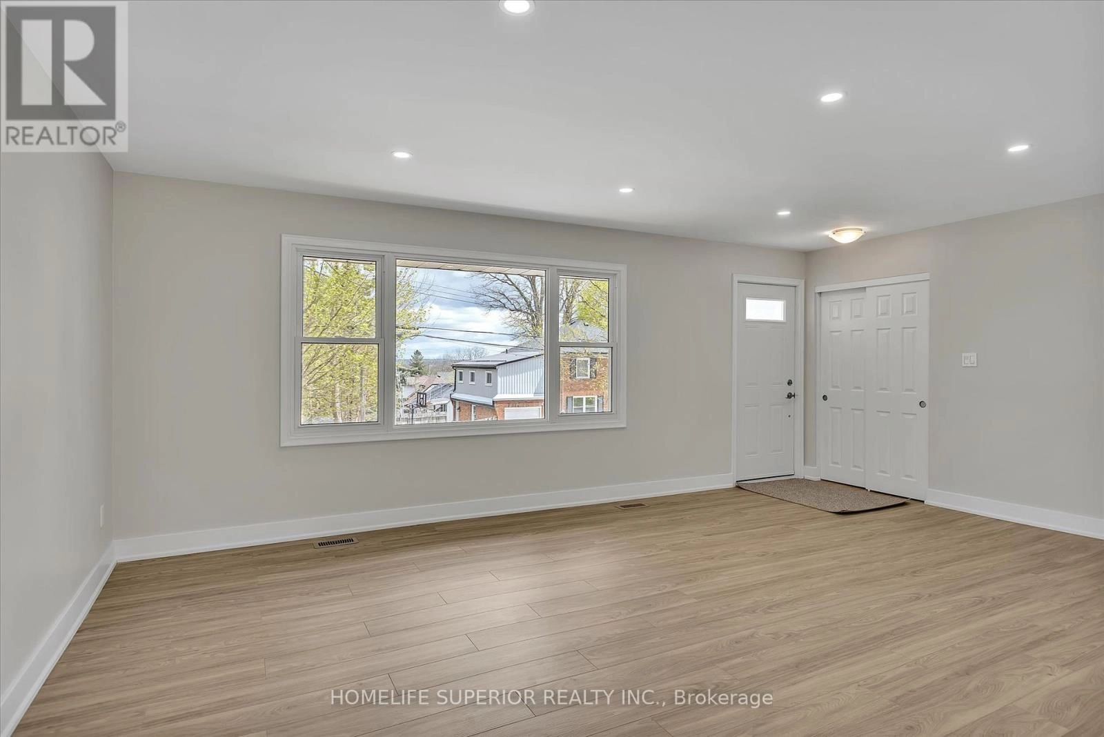 1243 Albertus Avenue, Peterborough Central, Ontario  K9J 6A3 - Photo 3 - X12255824