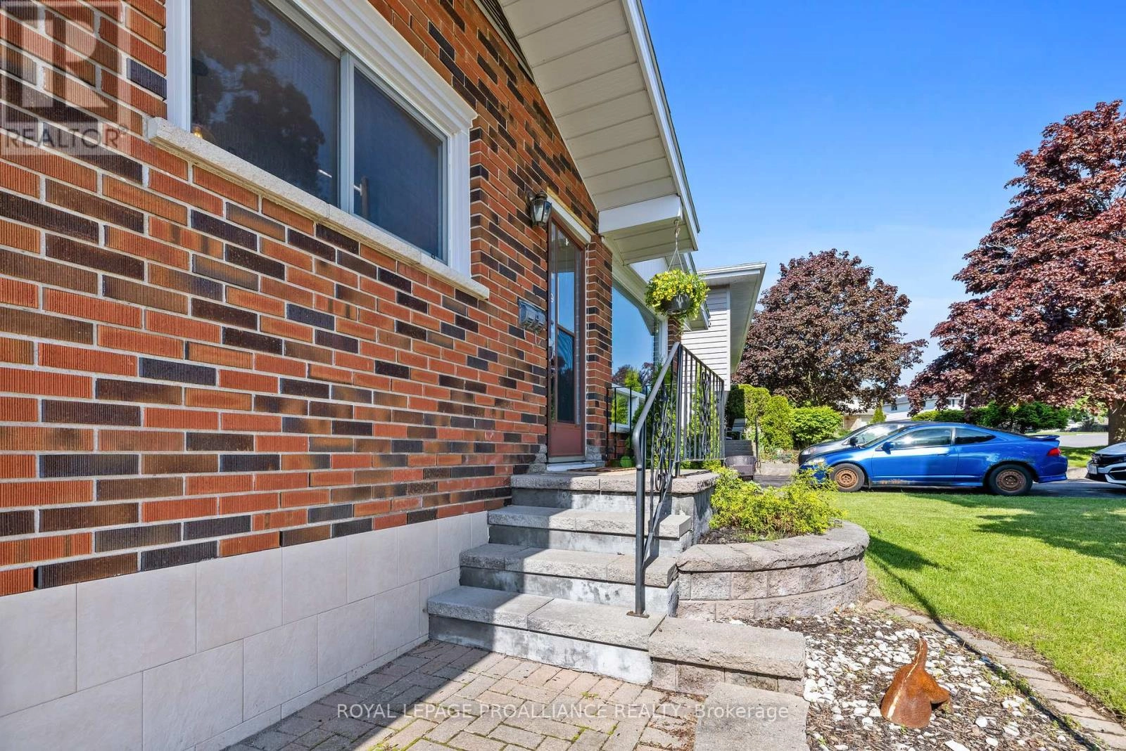 24 Patrick Street, Quinte West, Ontario  K8V 4B5 - Photo 3 - X12256365