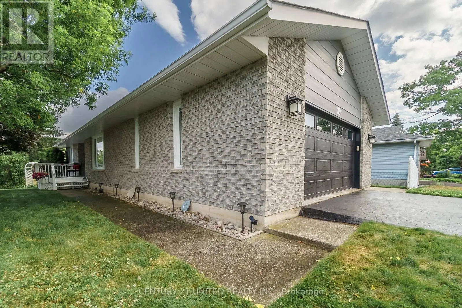 39 Cedartree Lane, Kawartha Lakes, Ontario  K0M 1A0 - Photo 2 - X12256482