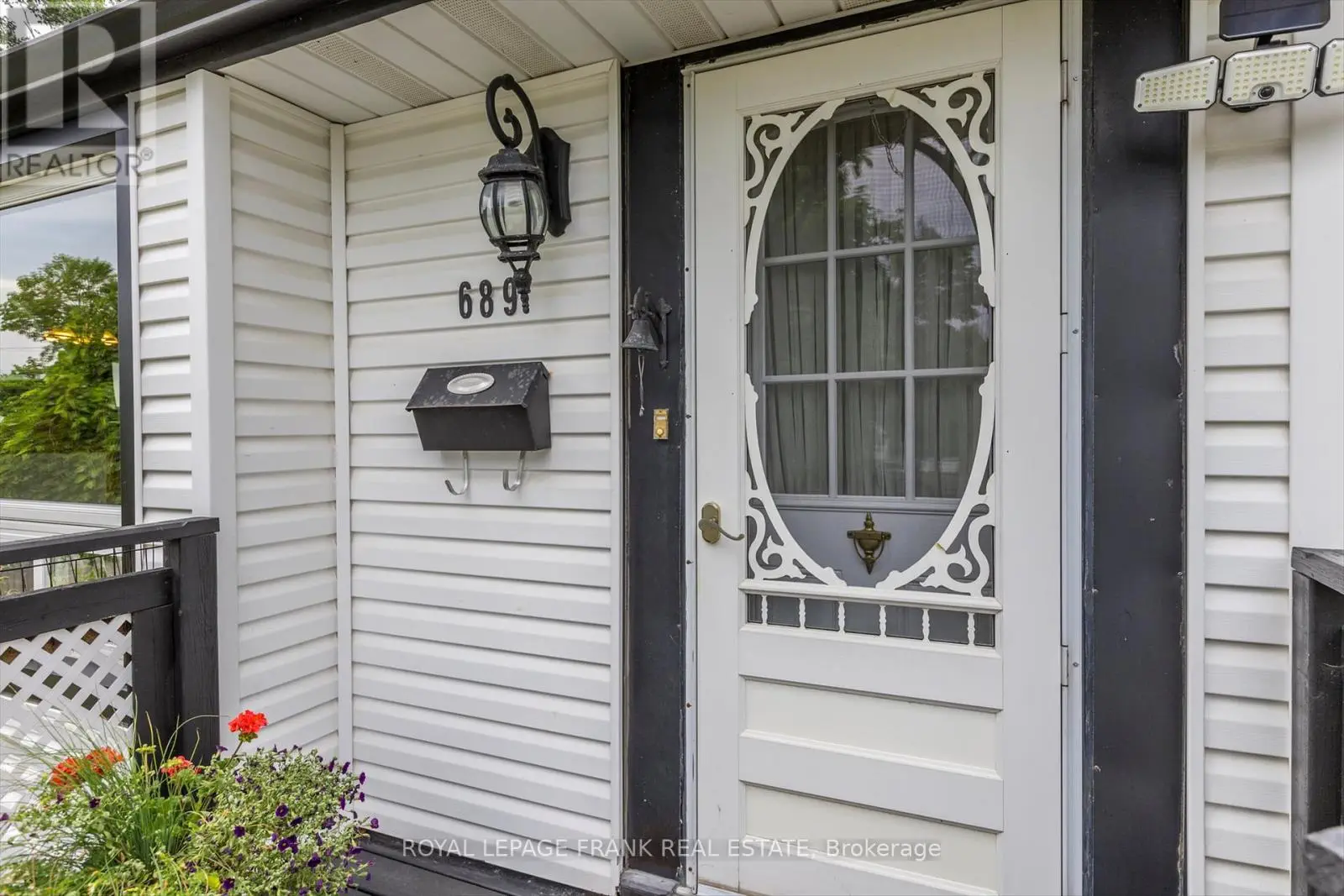 689 Hawley Street, Peterborough South, Ontario  K9J 4C7 - Photo 3 - X12252884