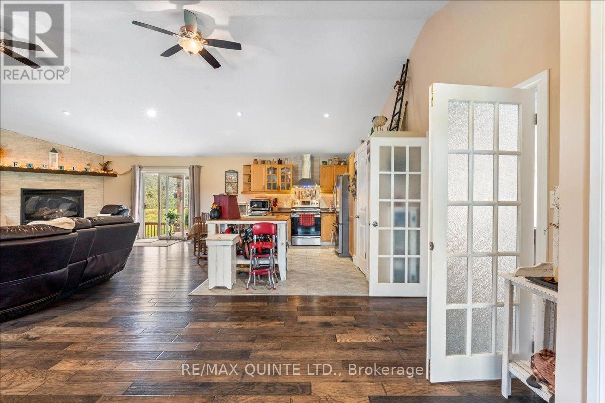1686 County Road 13, Prince Edward County, Ontario  K0K 2P0 - Photo 3 - X12041040