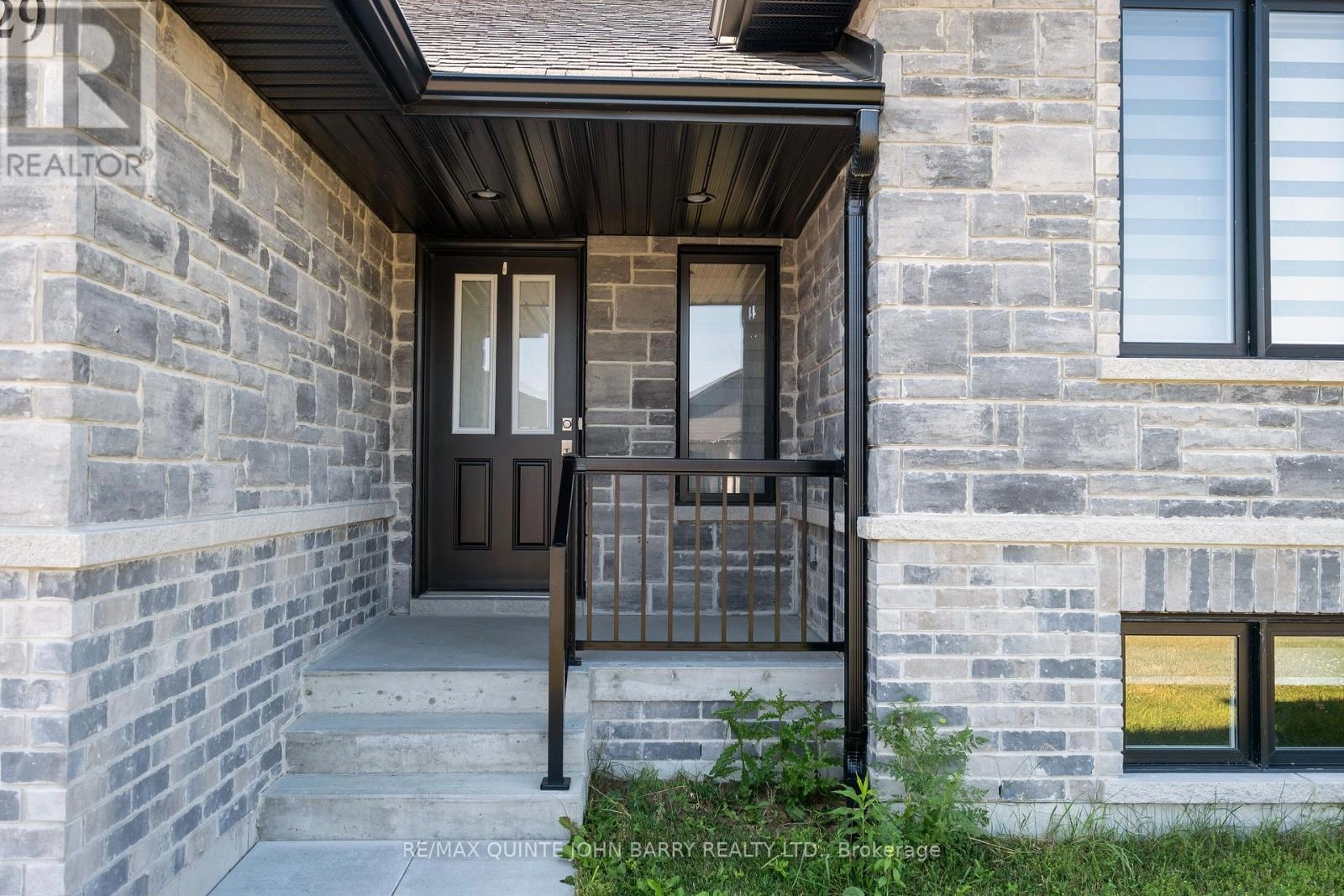 29 Cattail Crescent, Quinte West, Ontario  K8V 0J3 - Photo 2 - X12256962