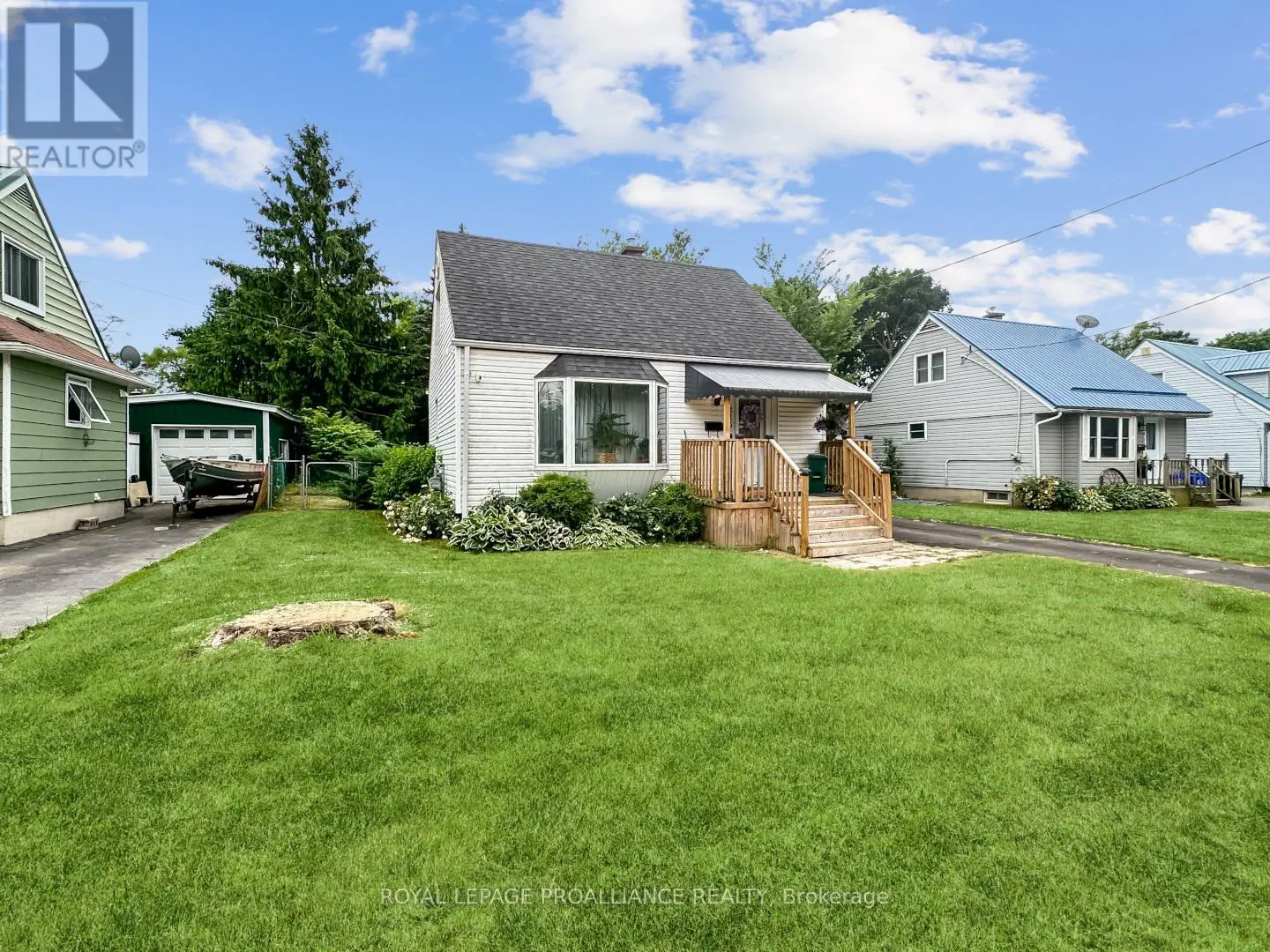 215 Pine Street, Belleville, Ontario  K8N 2N3 - Photo 3 - X12257067