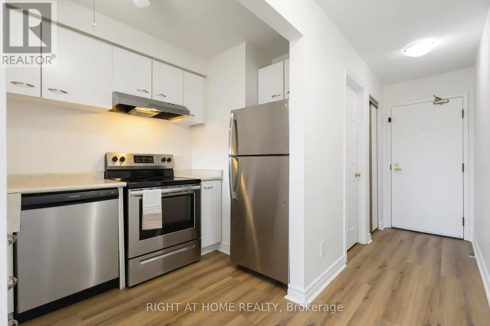 401 - 195 Lake Driveway W, Ajax, Ontario  L1S 7H7 - Photo 3 - E12257326