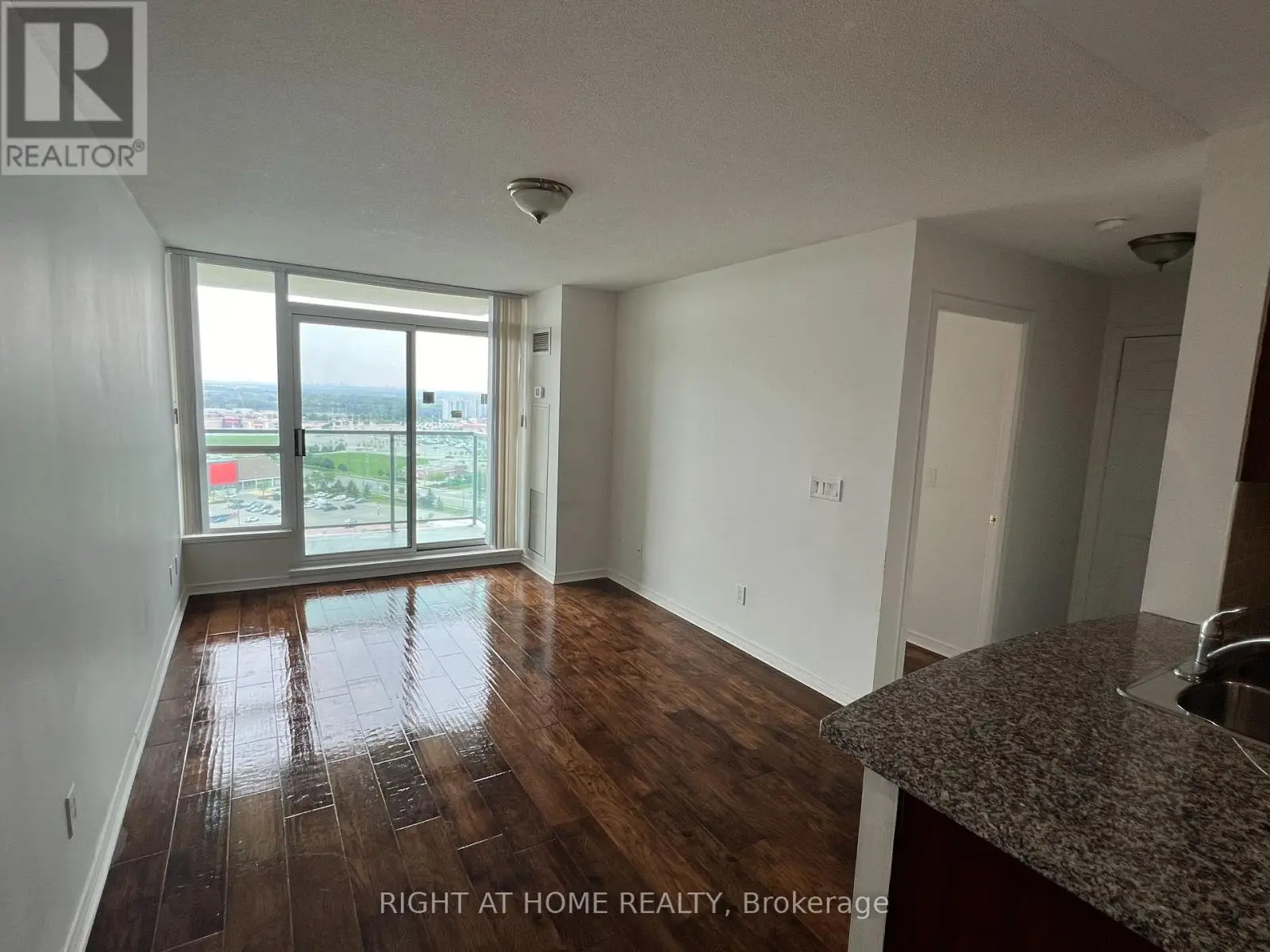 1911 - 4889 Kimbermount Avenue, Mississauga, Ontario  L5M 7R9 - Photo 2 - W12257841