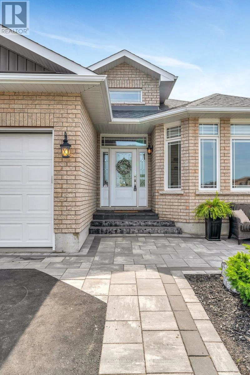 16 Hummingbird Drive, Belleville, Ontario  K8N 0H7 - Photo 3 - X12258602