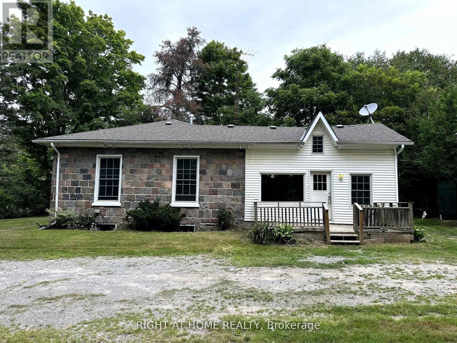 3347 Liberty Street N, Clarington, Ontario  L1C 6K6 - Photo 2 - E12258959