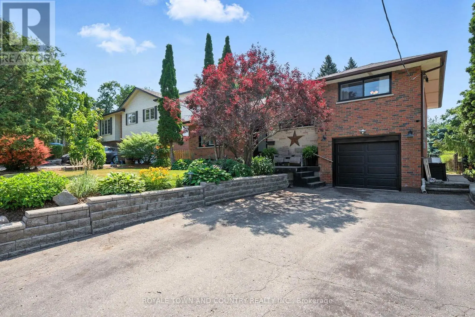 11 Bellwood Drive, Whitby, Ontario  L1N 2E3 - Photo 1 - E12259338