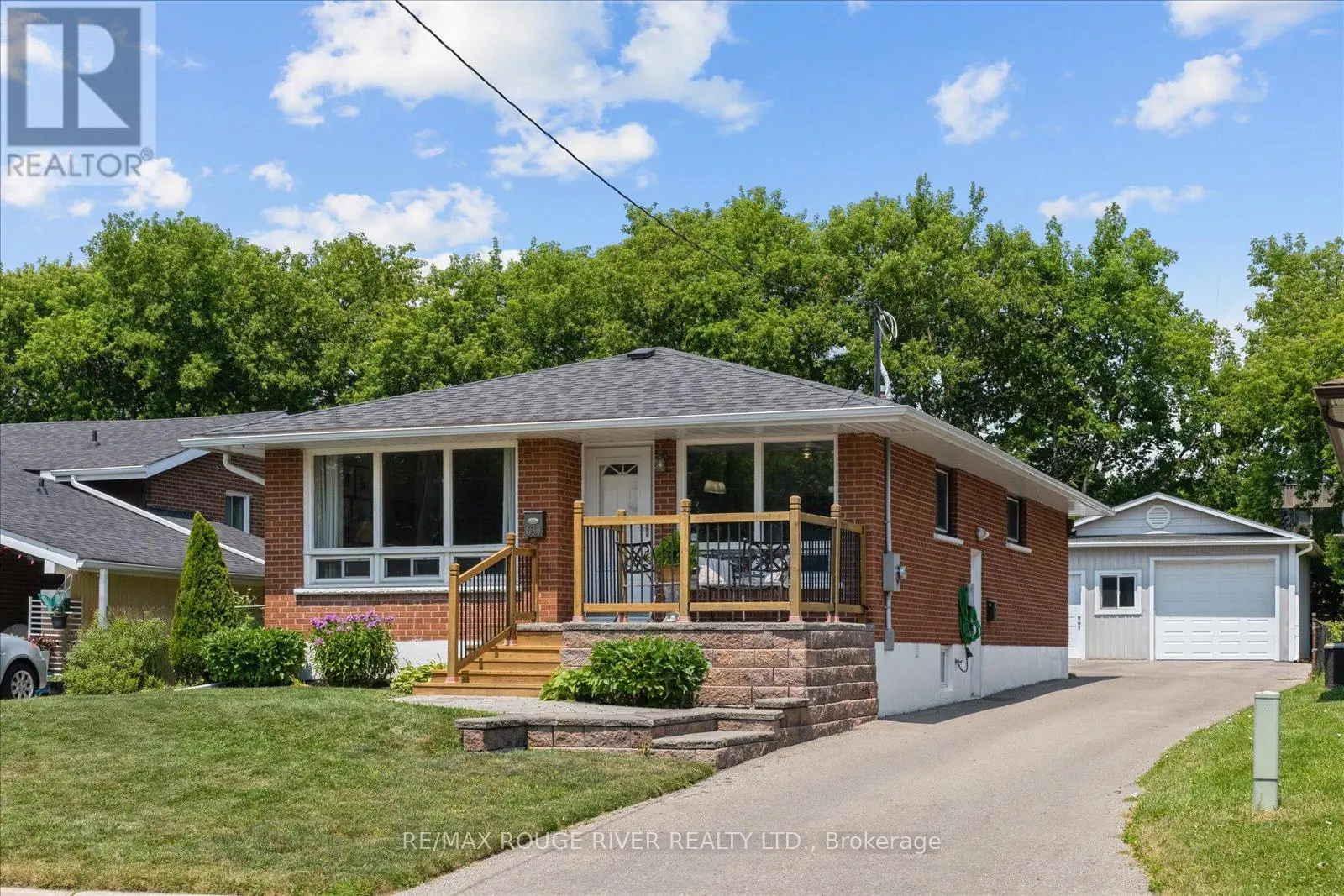 630 Athol Street E, Oshawa, Ontario  L1H 1M3 - Photo 1 - E12259681