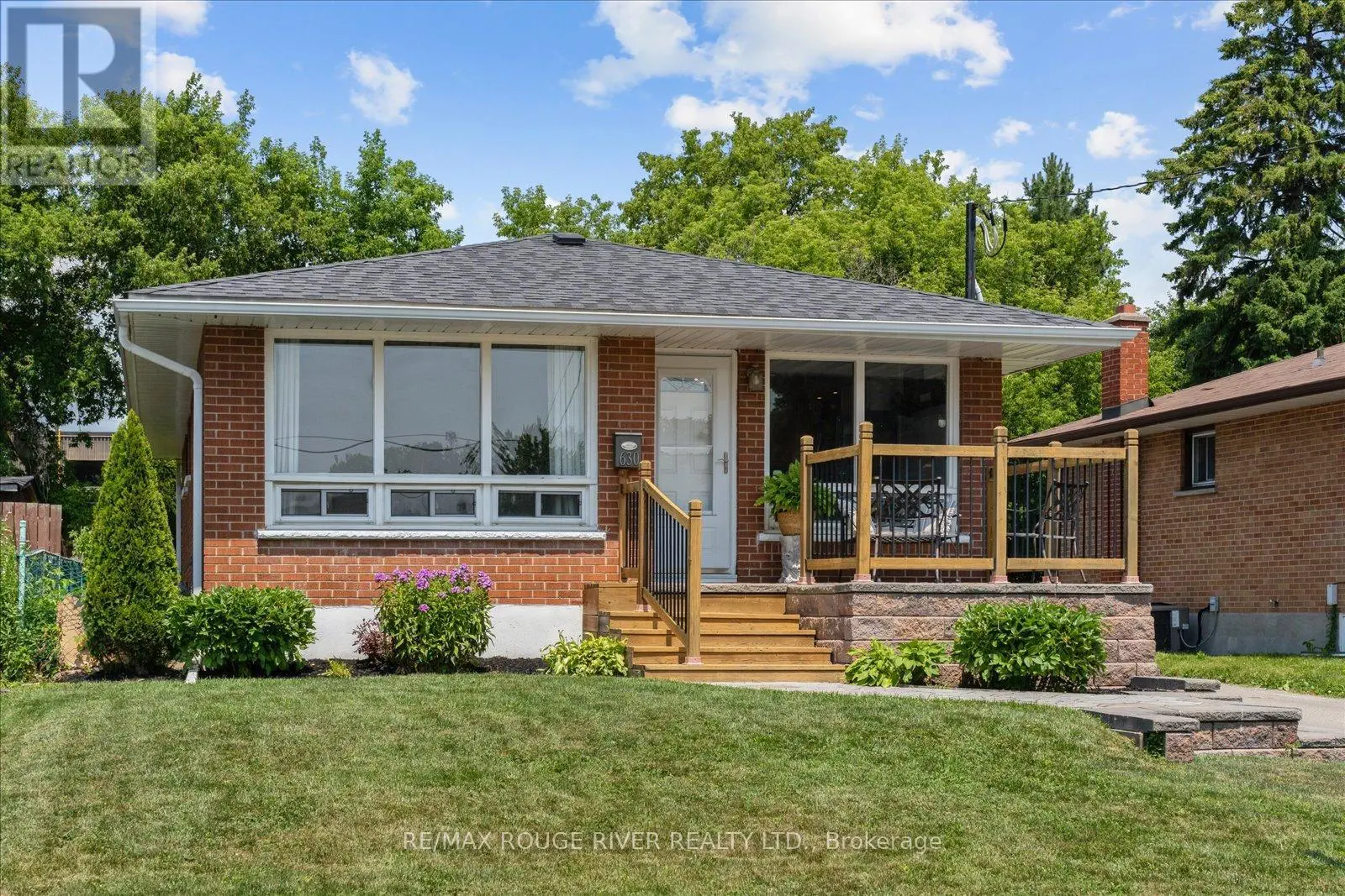 630 Athol Street E, Oshawa, Ontario  L1H 1M3 - Photo 2 - E12259681