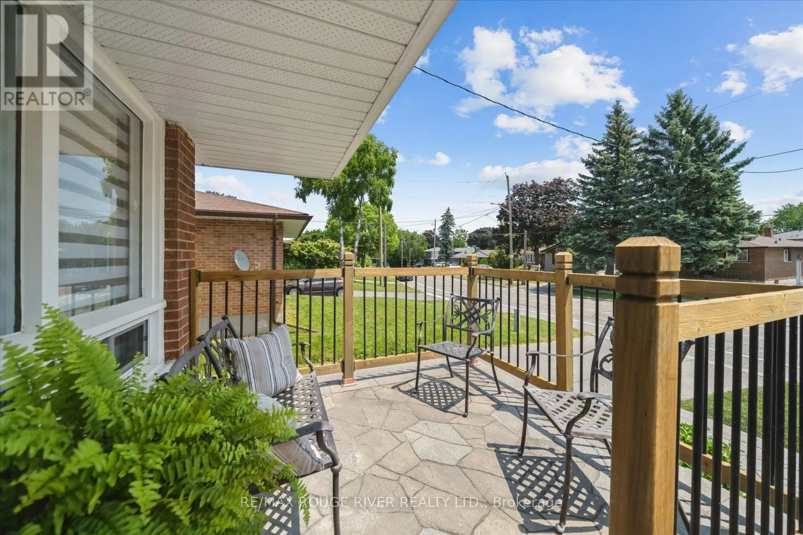 630 Athol Street E, Oshawa, Ontario  L1H 1M3 - Photo 3 - E12259681