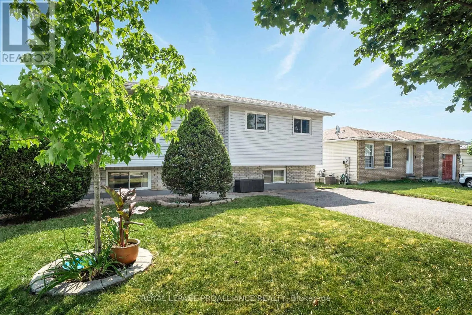 119 University Avenue, Belleville, Ontario  K8N 4Y4 - Photo 2 - X12259556