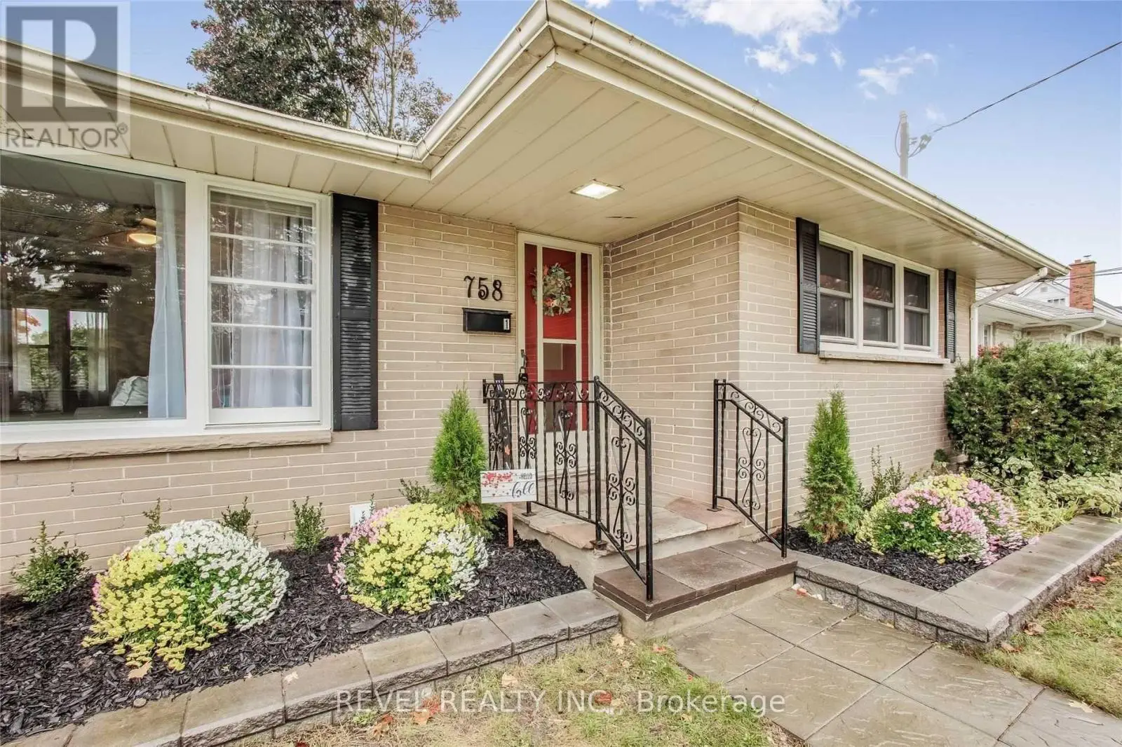 758 Somerville Street, Oshawa, Ontario  L1G 4J3 - Photo 3 - E12260447