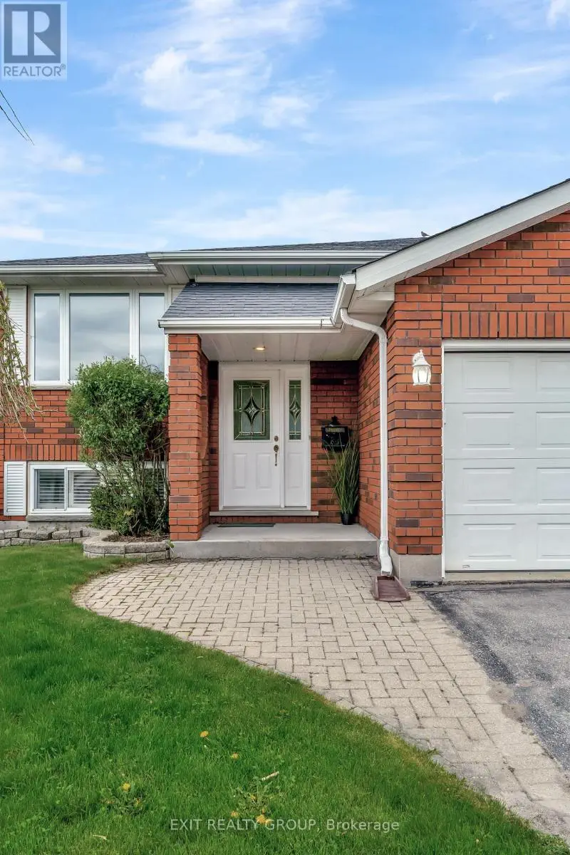 44 Bleeker Avenue, Quinte West, Ontario  K8V 6M8 - Photo 3 - X12260591