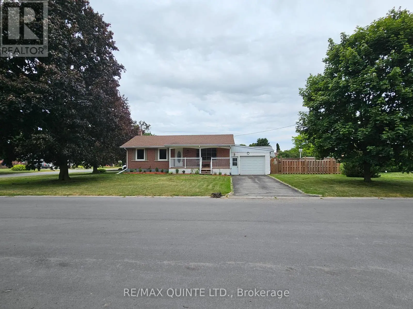 26 Stavebank Road, Belleville, Ontario  K8P 2N6 - Photo 2 - X12260664