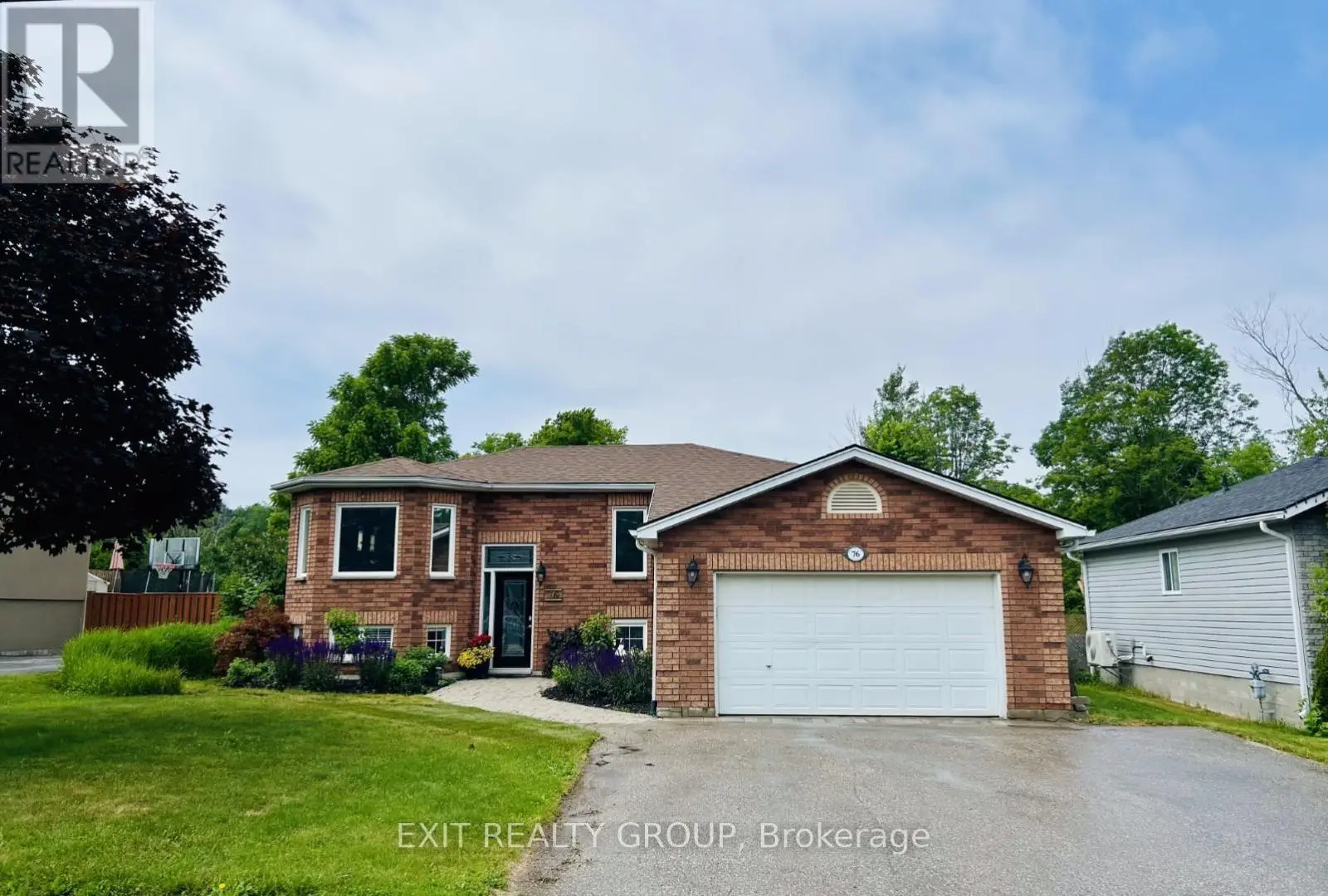 76 John Dillingno Street, Tay, Ontario  L0K 2A0 - Photo 1 - S12260922