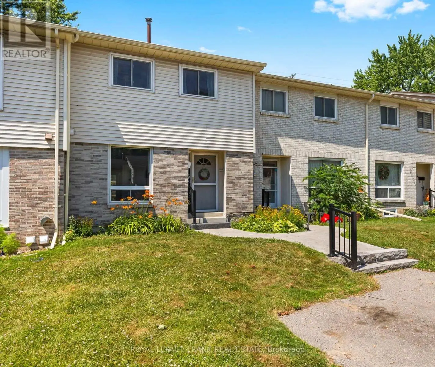 32 - 611 Galahad Drive, Oshawa, Ontario  L1K 1M1 - Photo 1 - E12261858
