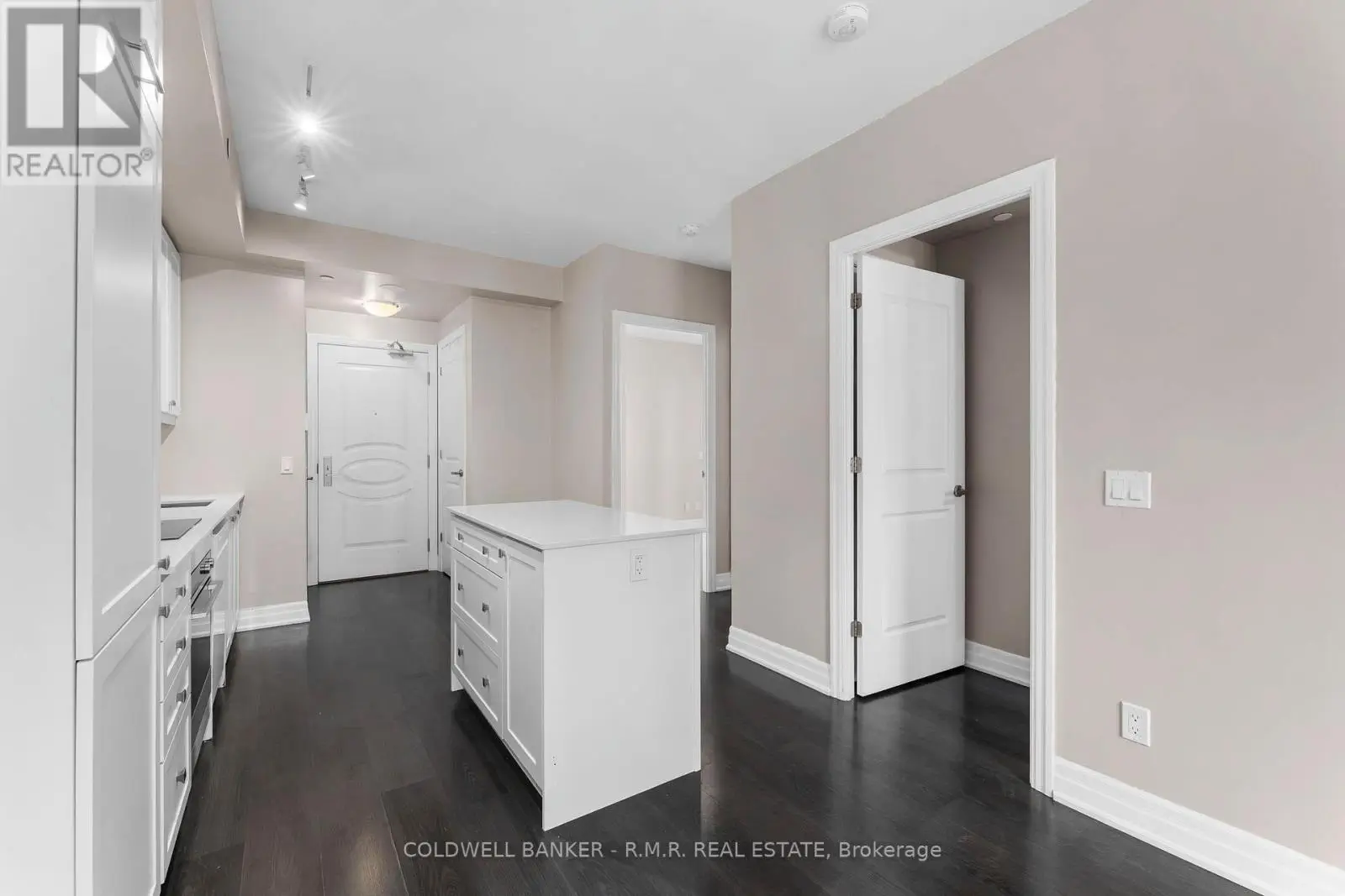 404 - 9085 Jane Street, Vaughan, Ontario  L4K 0L8 - Photo 2 - N12261971