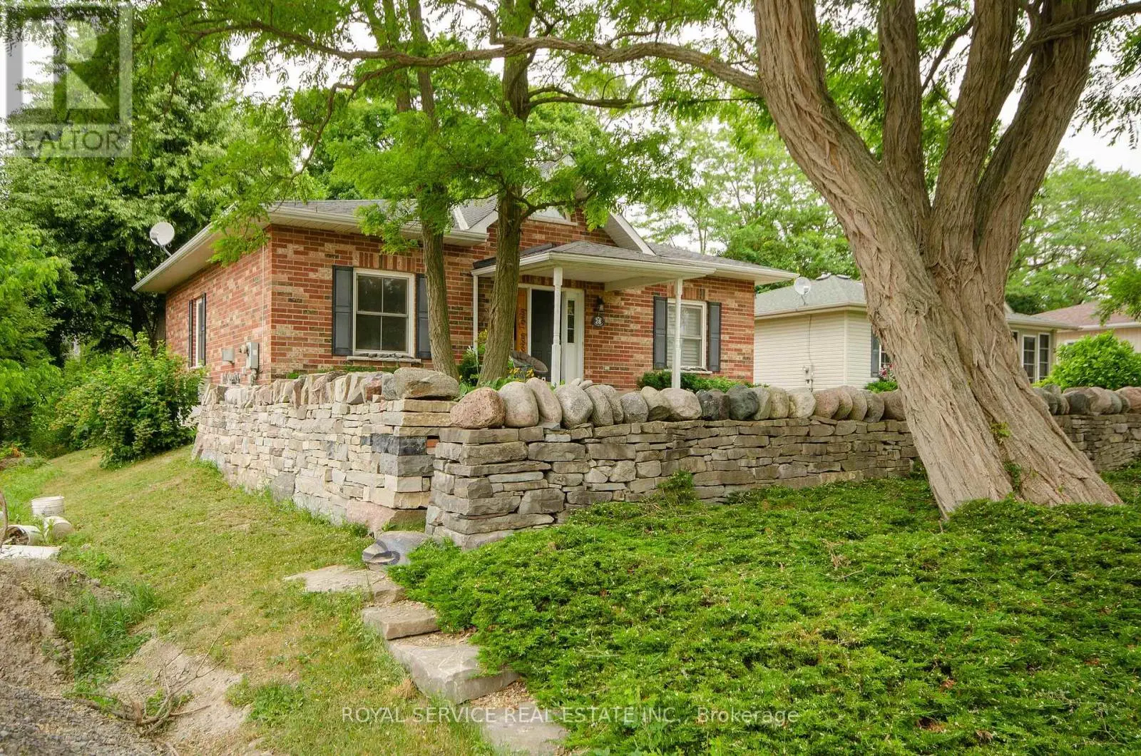 28 Clifton Road, Port Hope, Ontario  L1A 2B5 - Photo 2 - X12262861