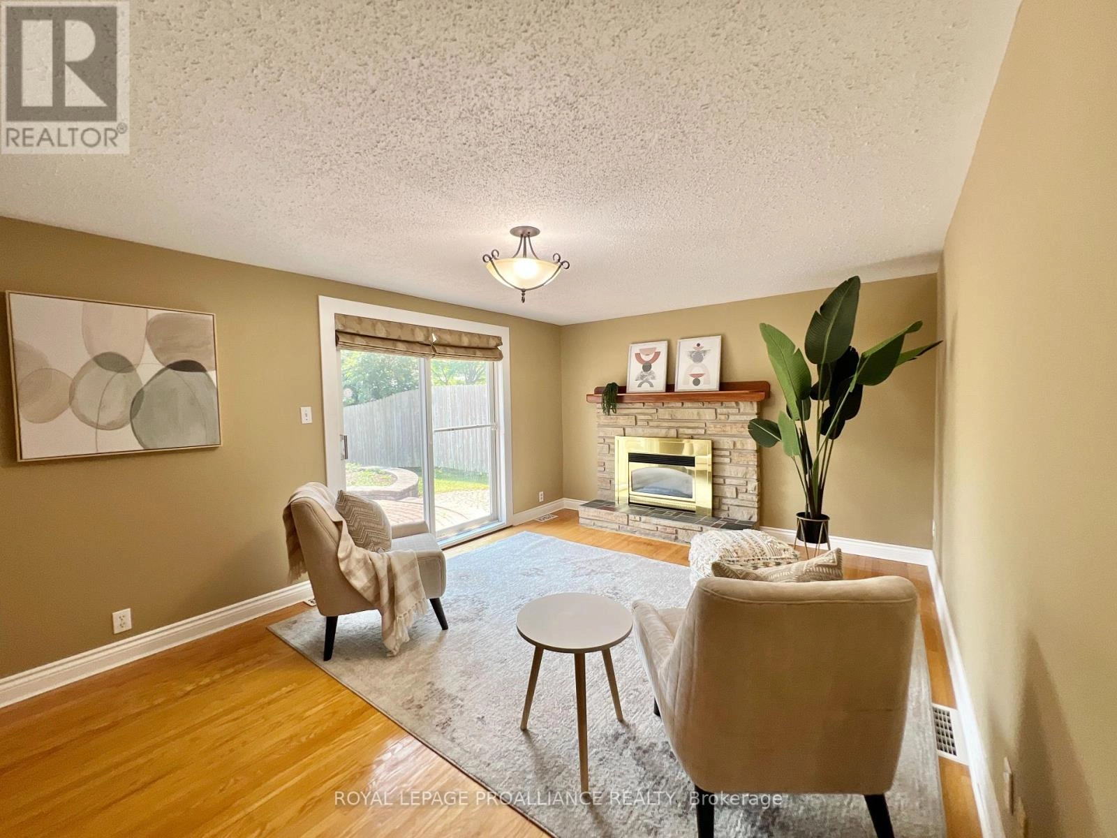 21 Dunnett Boulevard, Belleville, Ontario  K8P 4M7 - Photo 3 - X12262944