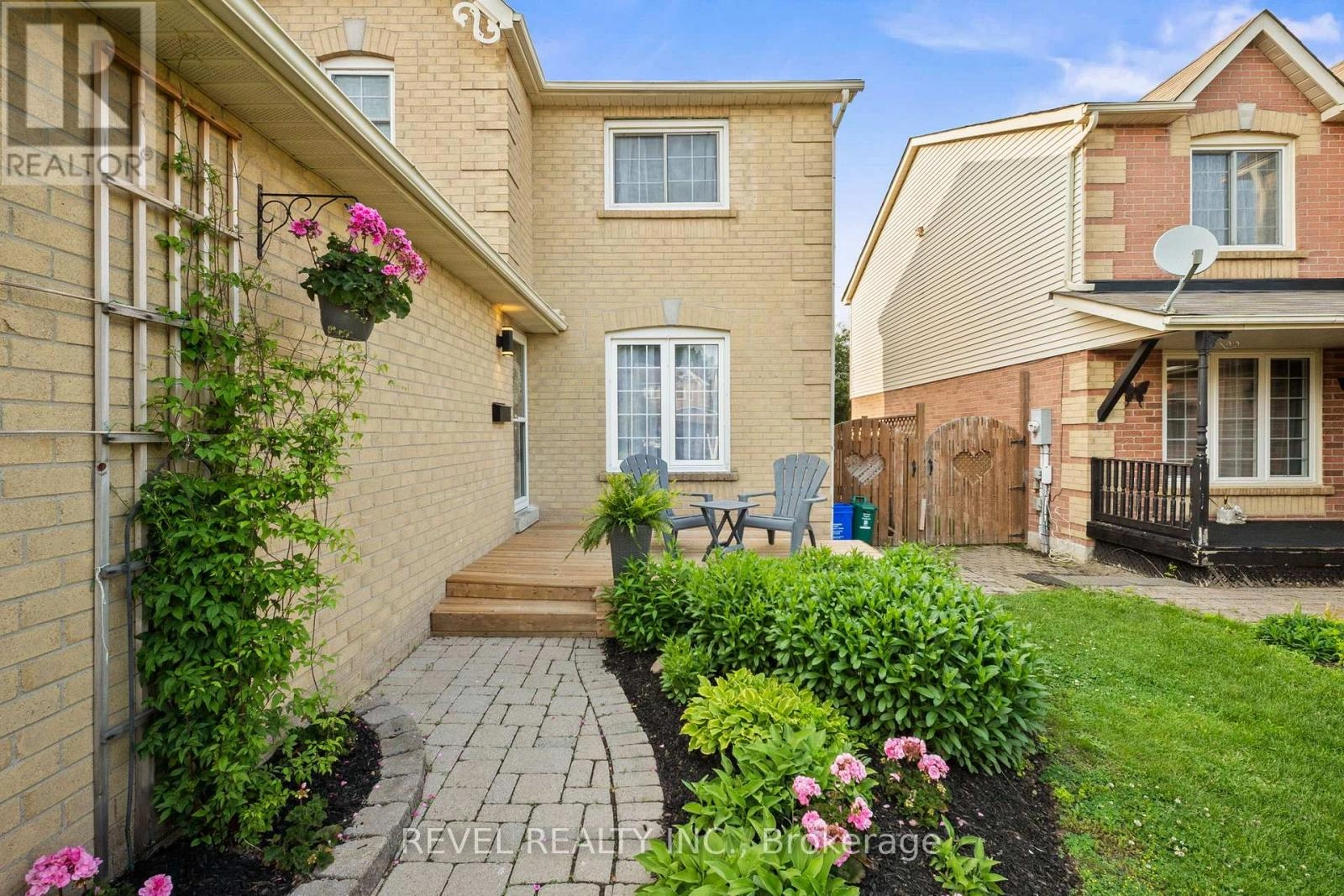 70 Yorkville Drive, Clarington, Ontario  L1E 2A6 - Photo 2 - E12263089