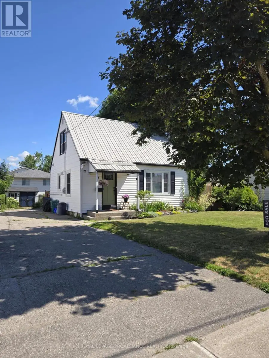 18 Wilson Crescent, Quinte West, Ontario  K8V 1Y2 - Photo 1 - X12263083