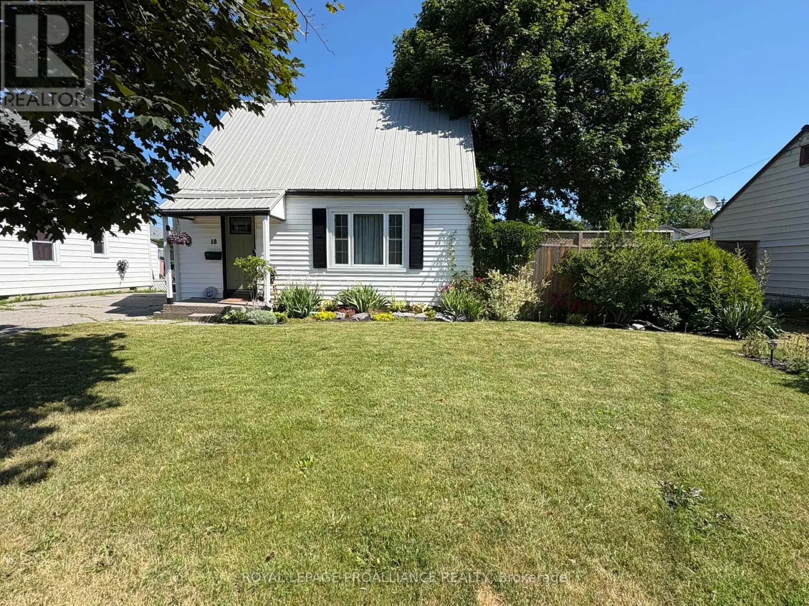 18 Wilson Crescent, Quinte West, Ontario  K8V 1Y2 - Photo 3 - X12263083