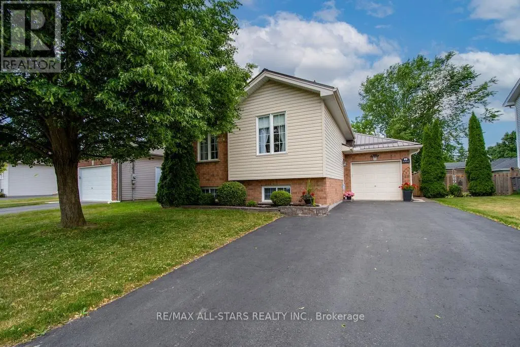 8 Trailway Lane N, Kawartha Lakes, Ontario  K9V 6L3 - Photo 2 - X12263107