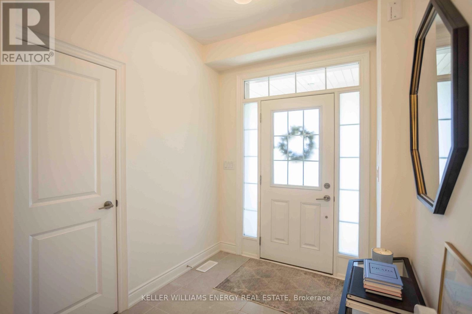 1 Tremoy Road, East Gwillimbury, Ontario  L9N 0T4 - Photo 2 - N12263512