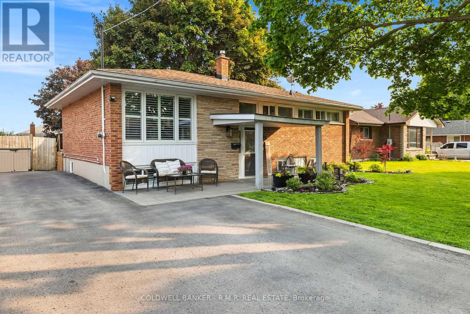 21 Parkway Crescent, Clarington, Ontario  L1C 1B9 - Photo 2 - E12264099
