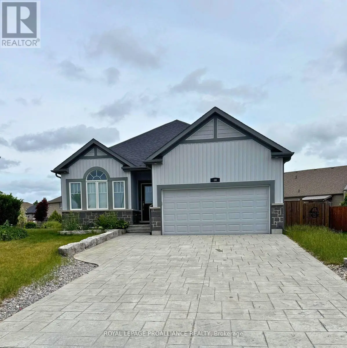 10 Walnut Crescent, Belleville, Ontario  K8N 0E3 - Photo 1 - X12264124