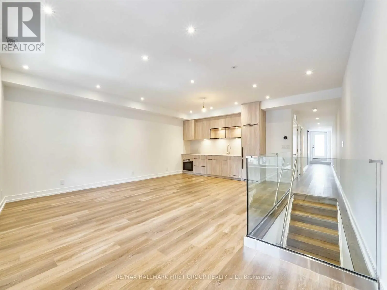 Upper - 2602 Yonge Street, Toronto, Ontario  M4P 2J4 - Photo 1 - C12264241
